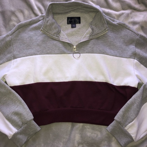 Cropped Sweater - Picture 5 of 5